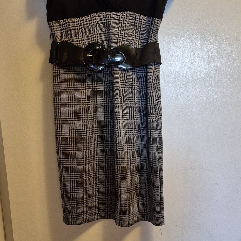 Jodi Kristopher Black and Gray V-Neck Sheath Dress - Picture 4 of 8